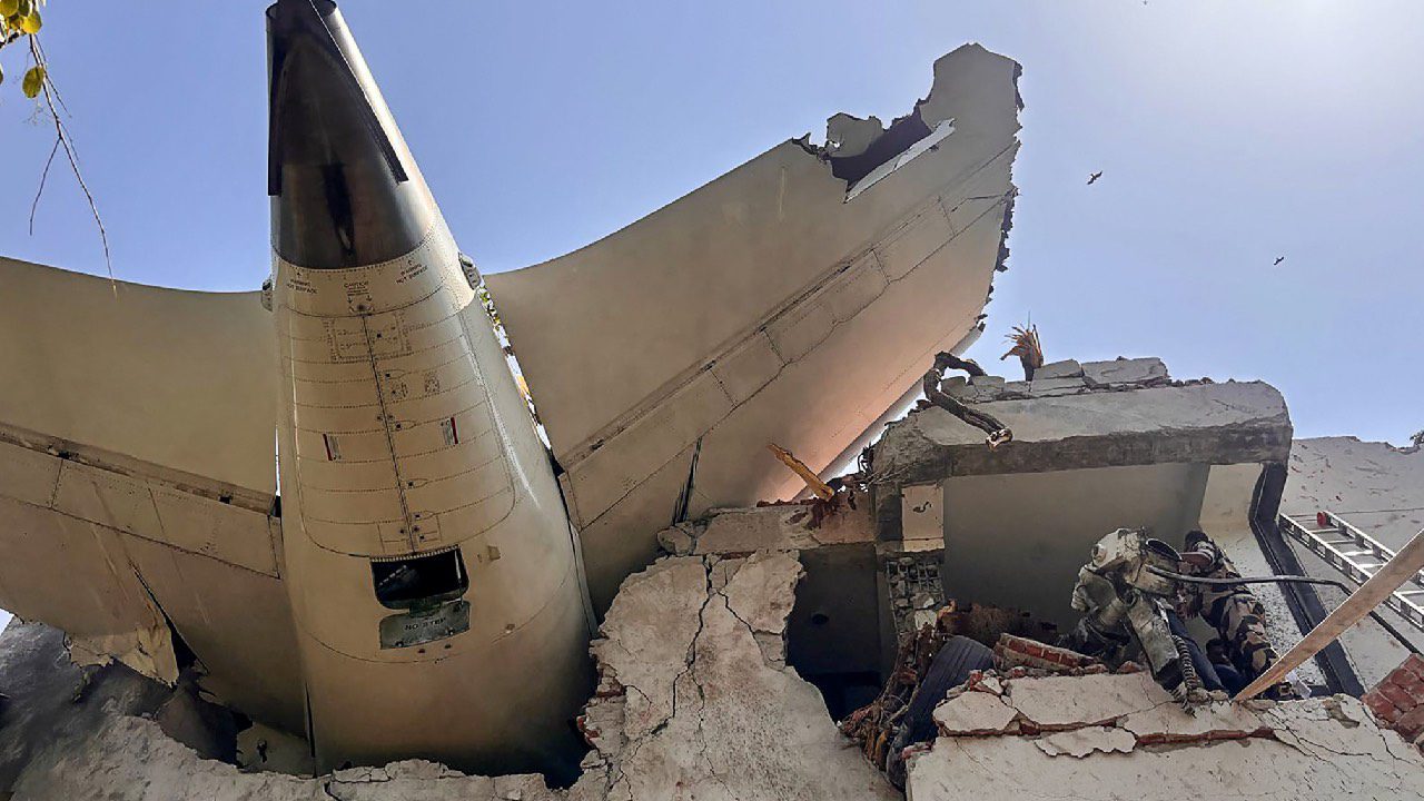 crash-dun-boeing-787-dair-india-laction-boeing-plonge-a-quatre-jours-du-bourget