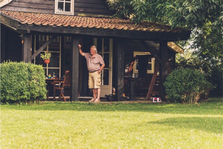 il quitte tout pour vivre dans une cabane
