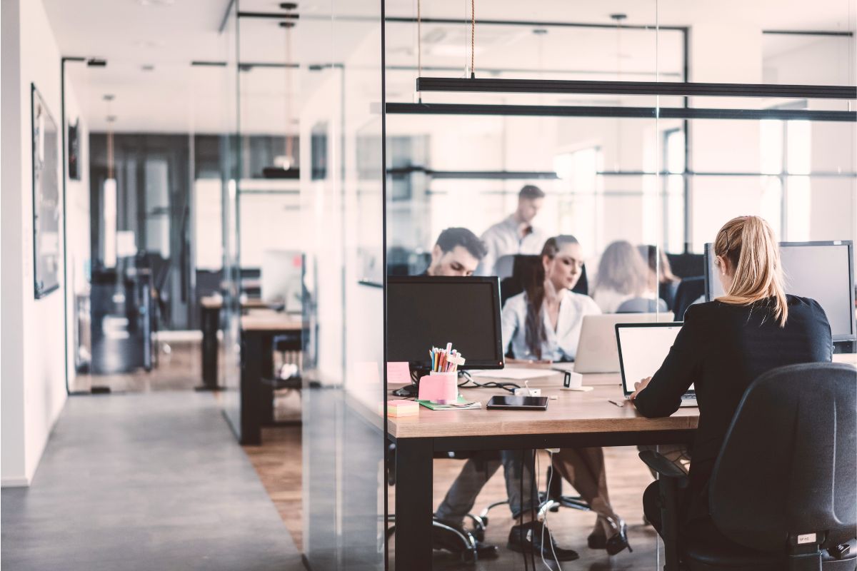 Des employés contraints de travailler à côté d’un cadavre