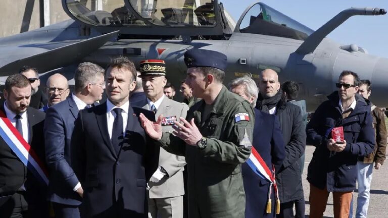 thales-et-dassault-aviation-portes-par-les-annonces-de-macron-sur-la-defense