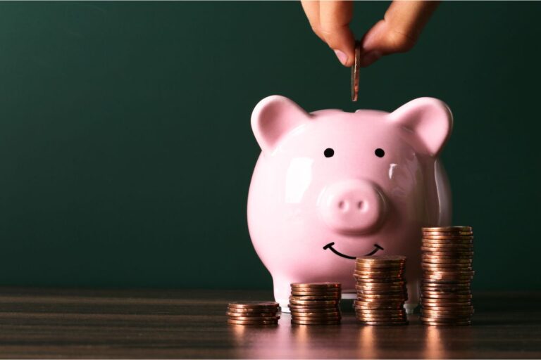 Il met de côté ses centimes pendant 45 ans