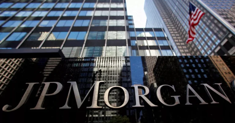 bouygues-jpmorgan-table-sur-un-rebond-de-30-malgre-les-turbulences-politiques-francaises