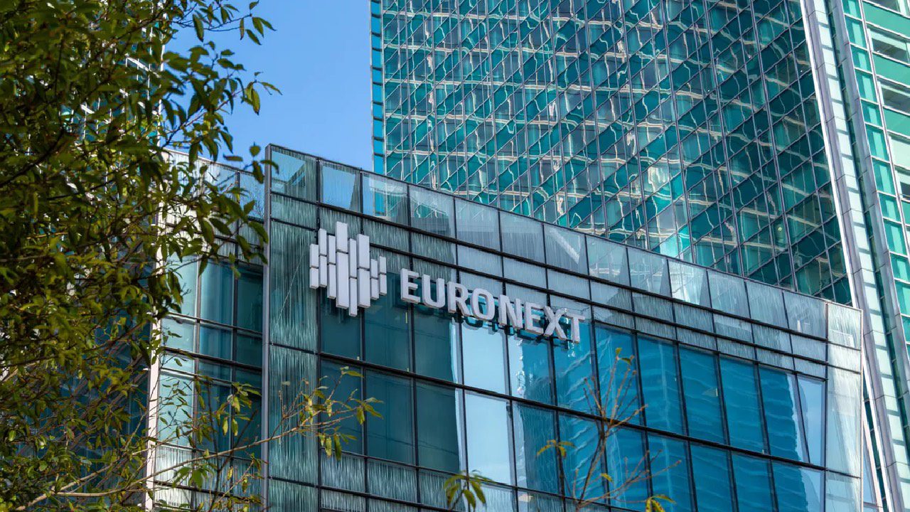 cac-40-la-bourse-de-paris-gagne-du-terrain-avant-lapplication-des-droits-de-douane-americains