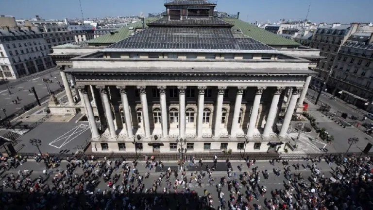 cac-40-la-bourse-de-paris-senvole-sur-fond-despoirs-dun-cessez-le-feu-en-ukraine