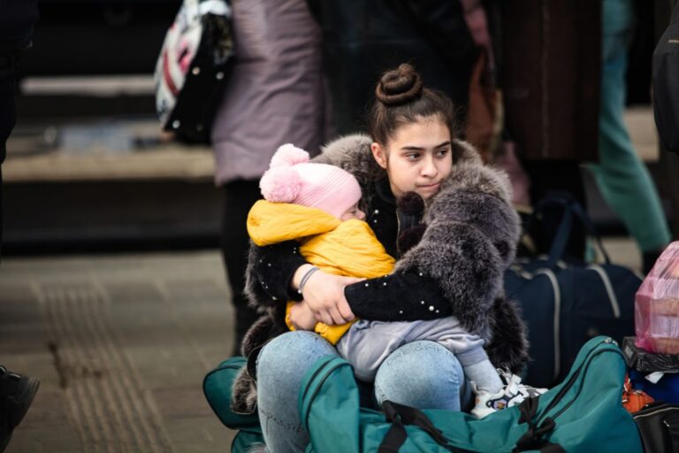 pour les familles qui hébergent des réfugiés ukrainiens, l’envers de la solidarité
