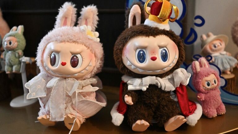 pop-mart-lexplosion-phenomenale-des-peluches-labubu-propulse-le-titre-en-bourse