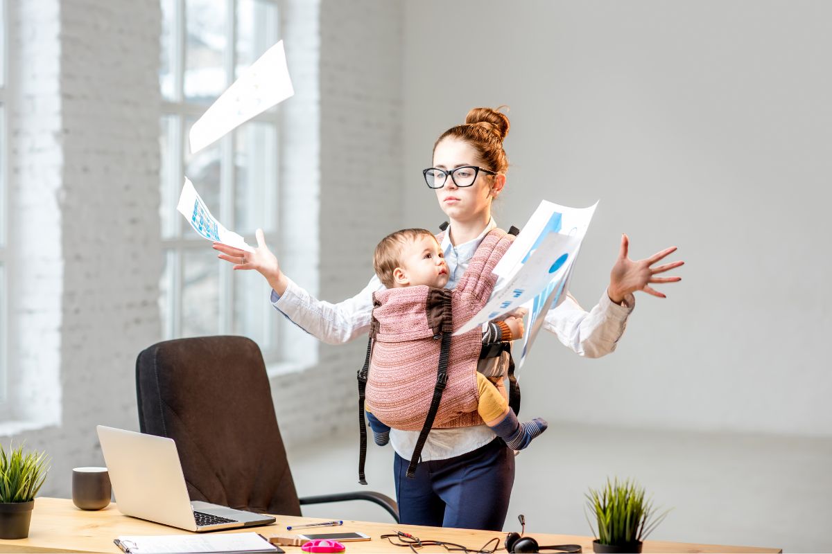 Pourquoi les femmes paient encore avant, pendant et après