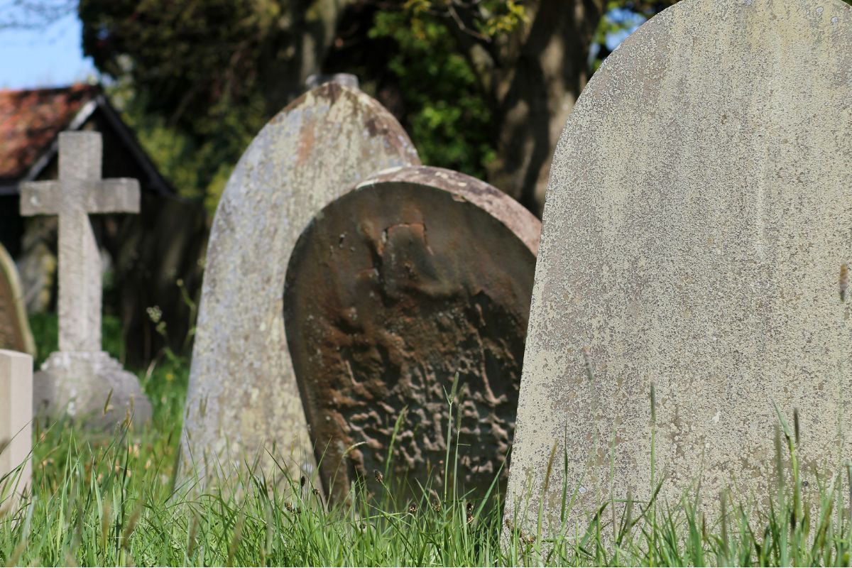 Une découverte surprenante dans un ancien cimetière anglais fascine les archéologues