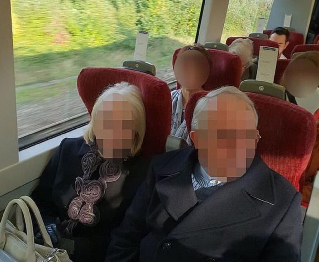 couple âgé qui refuse de libérer les sièges