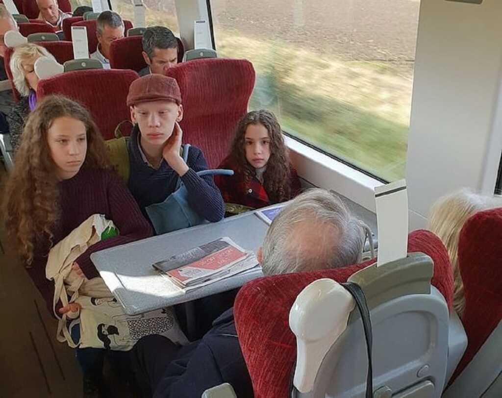 couple âgé qui refuse de libérer les sièges