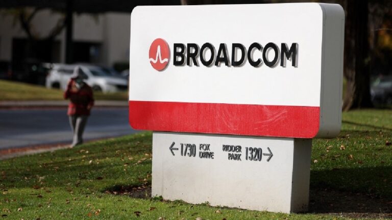 broadcom-senvole-en-bourse-apres-son-accord-avec-openai-sur-les-puces-dediees-a-lia