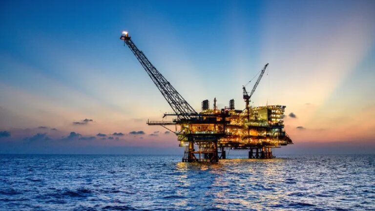 le-cac-40-gagne-du-terrain-grace-au-petrole-kering-brille-malgre-un-climat-tendu