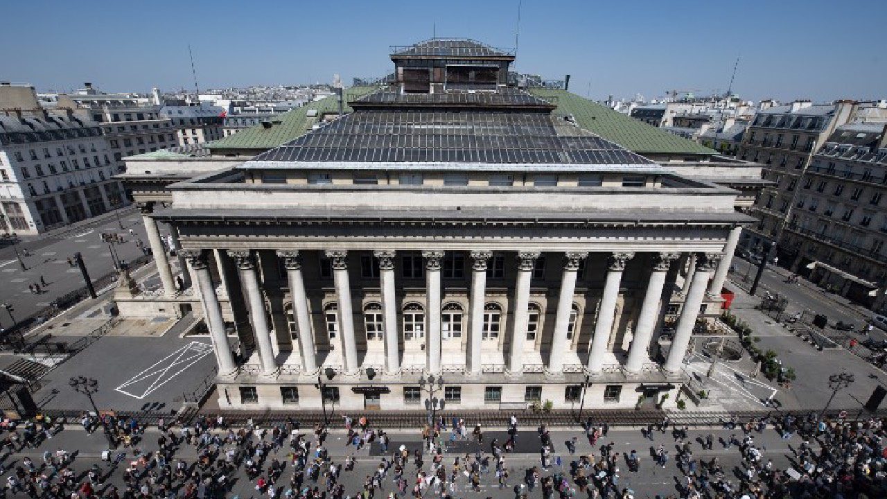 cac-40-le-shutdown-americain-bat-des-records-la-bourse-de-paris-vacille