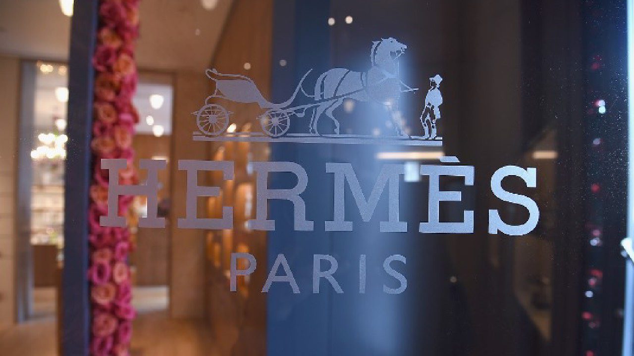 hermes-croissance-record-face-a-kering-et-lvmh-mais-laction-chute-de-11-cette-annee