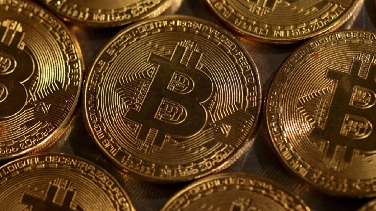 le-cro-bondit-de-10-avec-larrivee-dedward-adlard-chez-cronos-labs-bitcoin-franchit-les-90-000