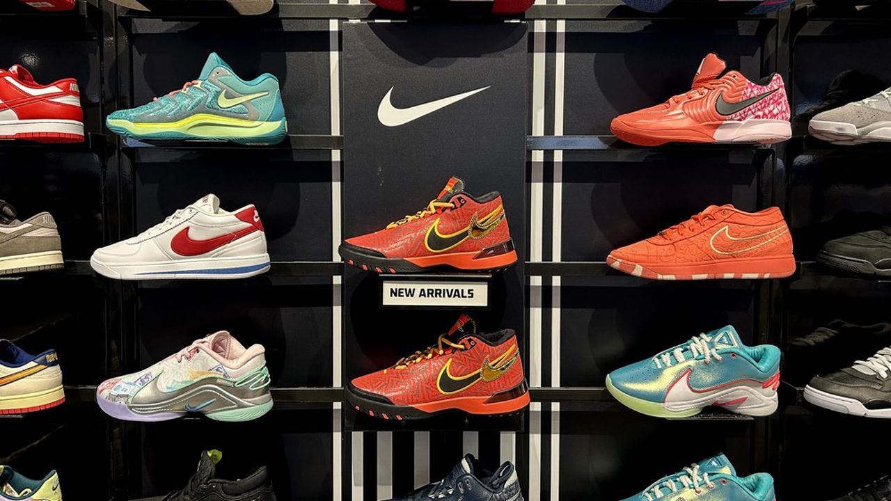 nike-converse-plonge-de-30-la-chine-pese-leffet-douane-frappe-laction-devisse-de-10-malgre-des-signes-encourageants-en-amerique-du-nord