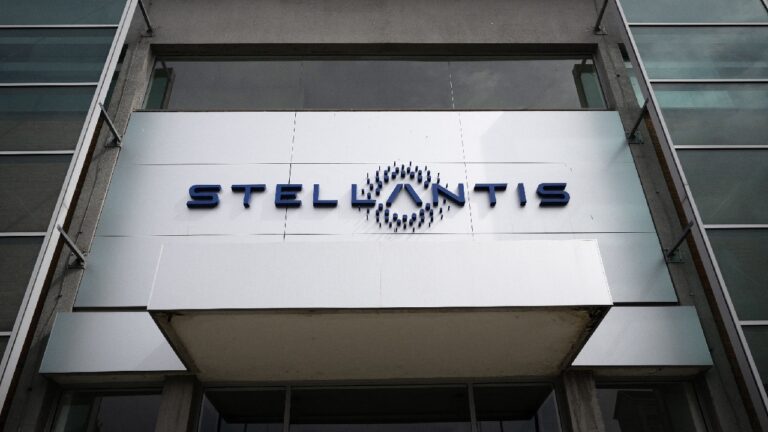 ubs-parie-sur-un-rebond-de-stellantis-aux-etats-unis-30-de-potentiel-mais-degrade-renault