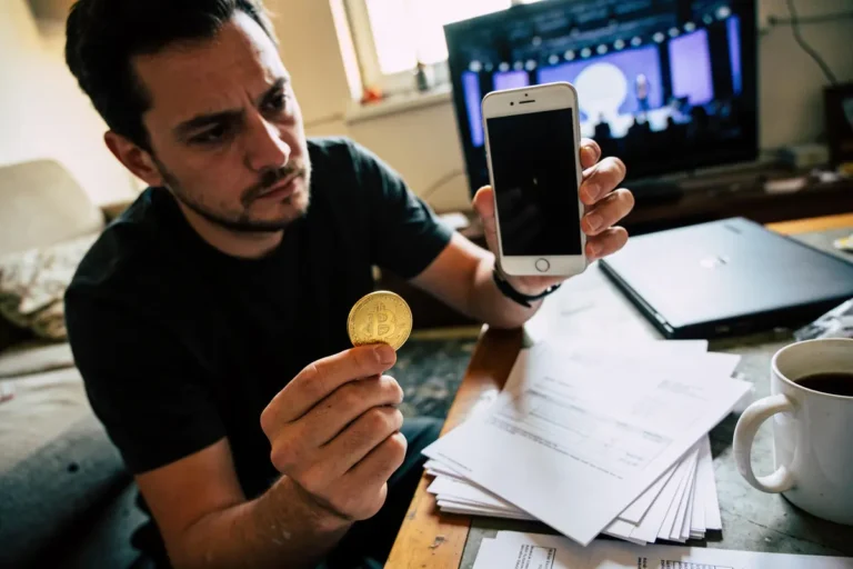 Bitcoin sous 75 000 dollars : Clarity Act et Fed en crise ?